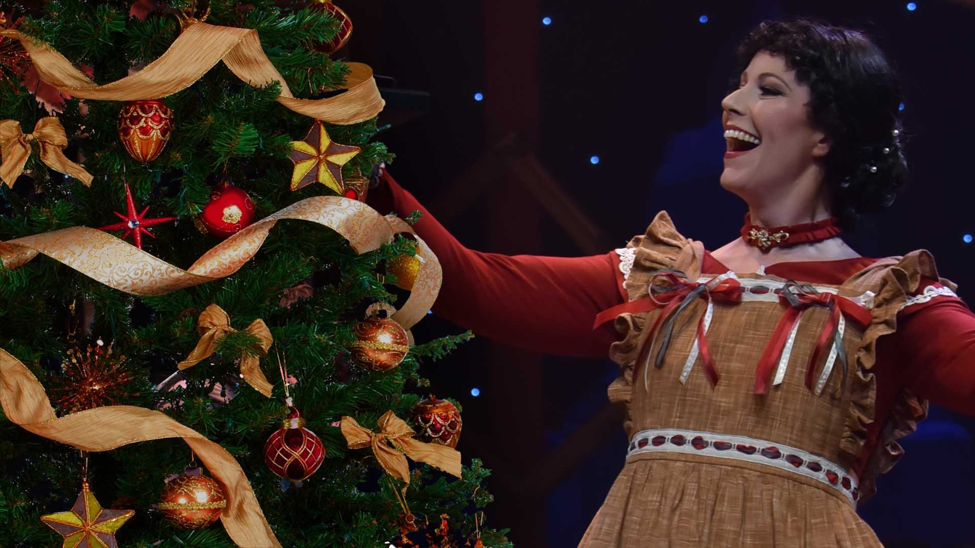 Image of Laura Hodos and a Christmas tree.